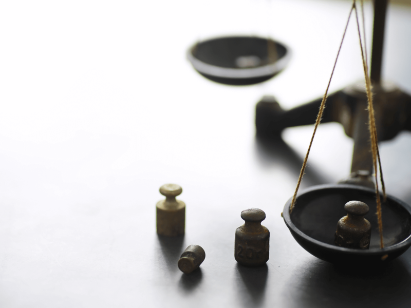 Packing and stacking apples