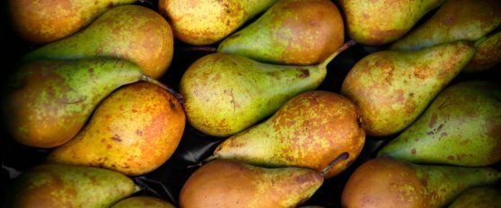 Packing and stacking of pears