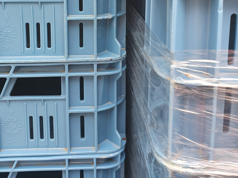 Packing and stacking of pears