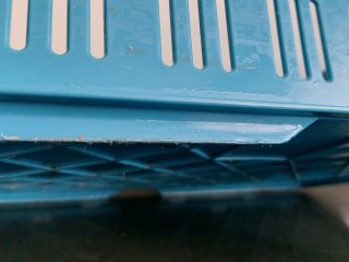 Voorbeeld van de bodem van een plastic bak met randen die product kan beschadigen bij verkeerd gebruik. Foto door WUR.