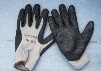 Oogstmaterialen zoals handschoenen zijn belangrijk om een goede kwaliteit product te behouden. Foto van WUR