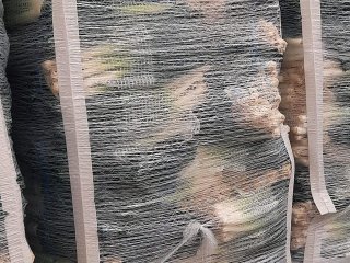 Netted pallet holding leek. Photo provided by N. Wols. 