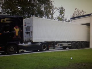 Vrachtwagen die de ATP testfaciliteit in rijdt. Foto van WUR
