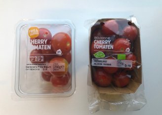 Two tomato packages with different degrees of perforations. Photo by WUR.
